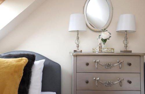 JOIVY Greenknowes Estate with Hot Tub and Bar - Farmhouse and Lodge - Photo 69