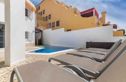 BEAUTIFUL VILLA - 4 bedrooms, heated pool, 2 priv car park places, fibre net, PS5, tv channels - Foto 10