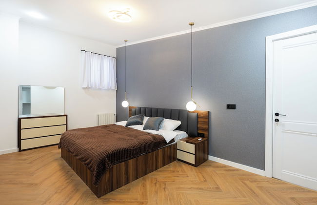 Chic & Modern 4BR Home in Old Tbilisi - Photo 11