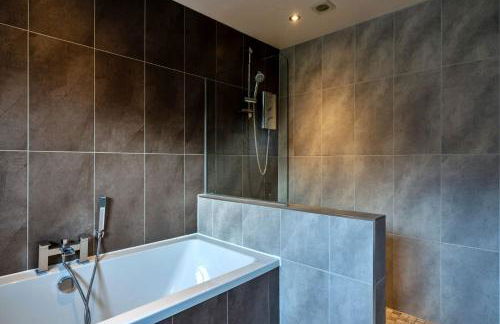 Finest Retreats - Lake View - Photo 36