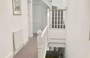 A unique and spacious river front property - Foto 35