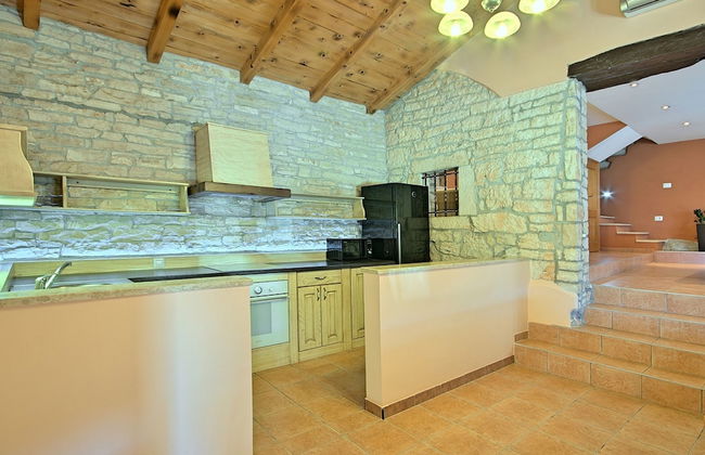 Perfect for Children, Garden With Pool, Playground and Walk in Whirlpool - Foto 2