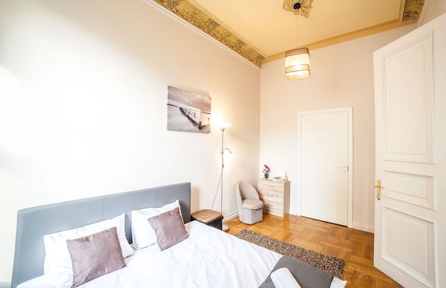 Mosaic Center Apartments - Photo 8