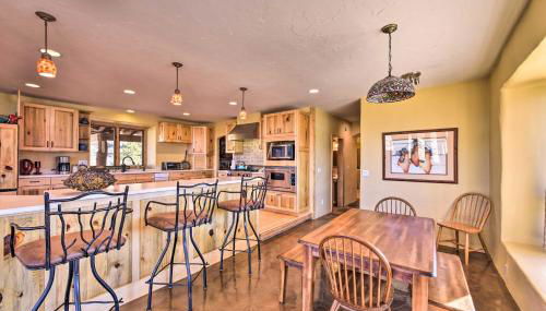 Luxe Twin Lakes House with Mountain and Lake Views! - Foto 2