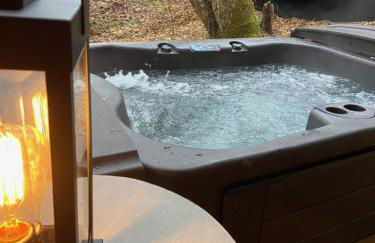 Airstream w Bathtub, River, & Hot Tub - Foto 37