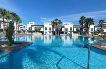 Sunny Ground floor bungalow opposite the swimming pool - Foto 1