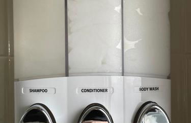 Charming 2-Bedroom House for a Peaceful Getaway - Foto 14