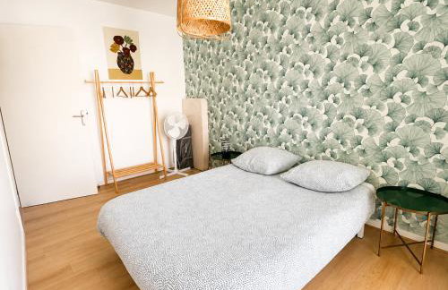Cosy T2 de 50 m² Centre-Ville avec Garage & Balcon - Foto 3