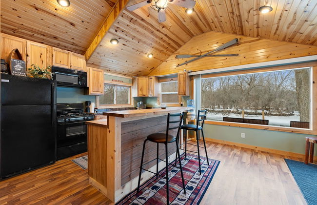Cozy 3BR Cabin With Hot Tub on Nippersink Creek - Foto 11