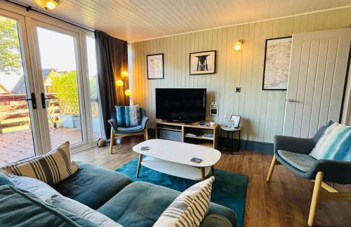 Kingsdowns Top Family Chalet, stunning and cosy interiors, indoor heated pool, mini golf, tennis court, BBQ and beach! - Foto 1