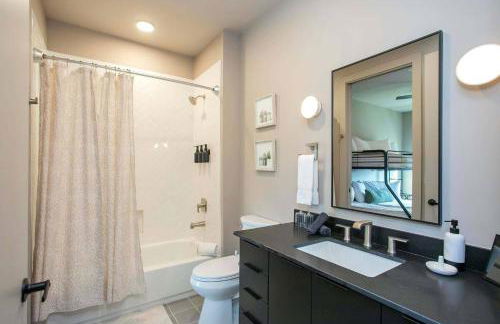 2 Bedroom + Loft Condo, Coffee Shop in Building - Foto 21