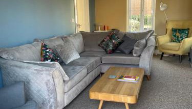 Stunning Large Detached Gloucester, 4 beds, 3 bedroom, 2 bathroom property, Nr Chelt, The Docks and Quays sleeps 6 - Foto 2