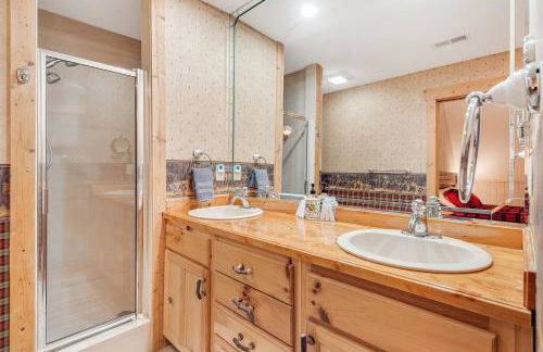 Lake Lure Oasis in the Woods w/ Hot Tub & More! - Foto 6