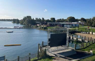 Tattershall Lakes Sunset View Caravan Lakeside, Hot Tub, Garden, Private Fishing Peg & WiFi - Foto 58