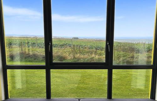 Jog 2-Bed Apartment with Scenic Views by Together Travel - Photo 2