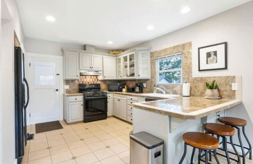 The Auric Door Inn on N Mississippi - Photo 13