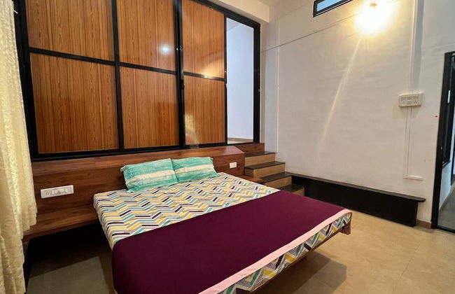 Stunning Views Rooftop Pool Lakefront Home - Photo 3