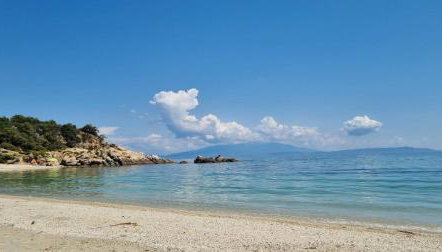 Sunrise Suite Olympiada - Luxury Beachfront Escape - Foto 3