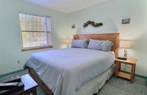 2 Bed Cabin Fireplace Lodgepole Pines - Foto 6