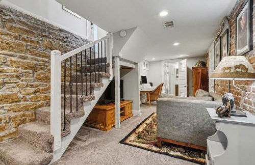 5-Bedroom Victorian Home Private Yard Sleeps 10 - Photo 15