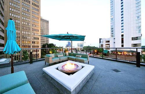 Skyline Retreat Penthouse, Top Floor, Year round Pool, City View! - Foto 59