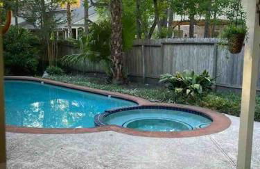 Lovely Woodlands home w/heated pool and spa! - Foto 68