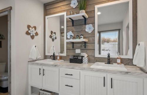 New Bear Lake Home with Beautiful Fall Views - Photo 36