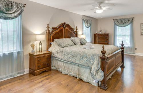 Enchanting Creekside Cottage with Hot Tub - Foto 16