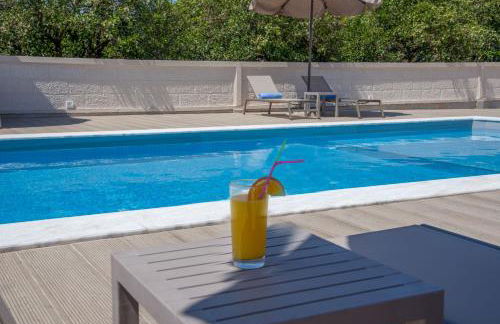 Queen Electra with pool and tennis court - Photo 22