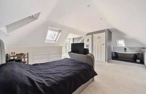 Country Manor Pool & Spa Games Room Cinema - Photo 15