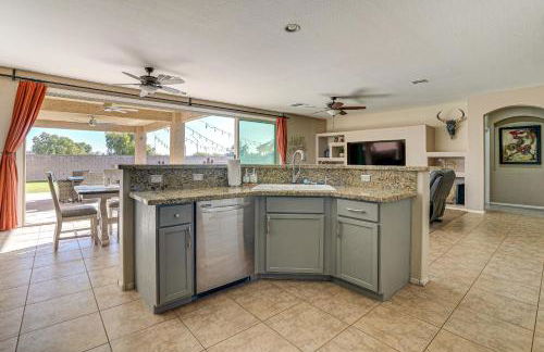 5 Mi to Surprise Stadium Chic Home with Pool - Foto 8