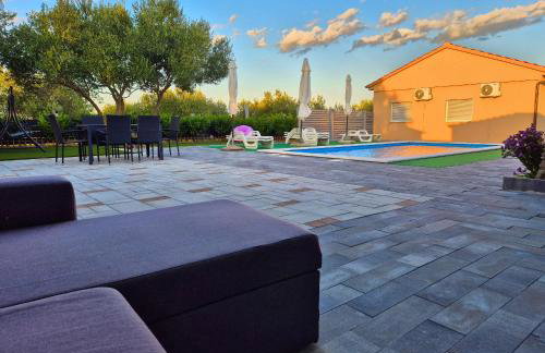 Countryside holiday home - pool - big terrace - Foto 3