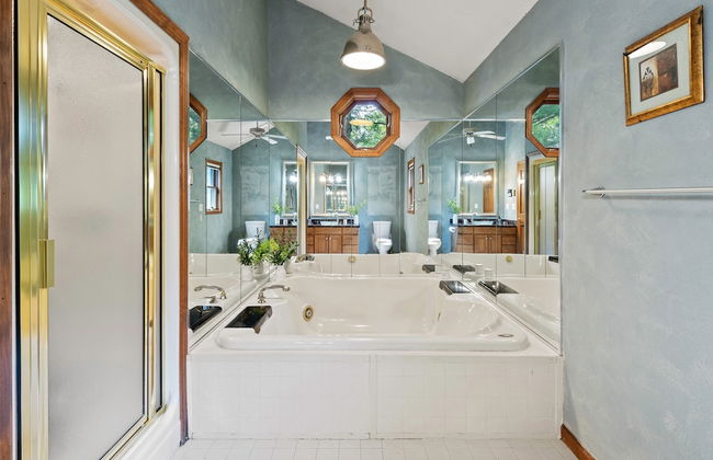 Marina Village by Avantstay Walk to Lake Marina Balcony Patio - Photo 15