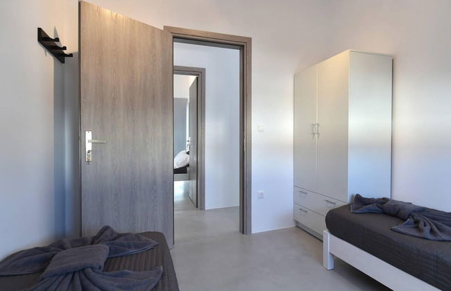 The Local House in Paros - Photo 14