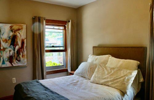 Historic Home with Outdoor Hot Tub Near Downtown in Public Transportation Hub - Photo 12