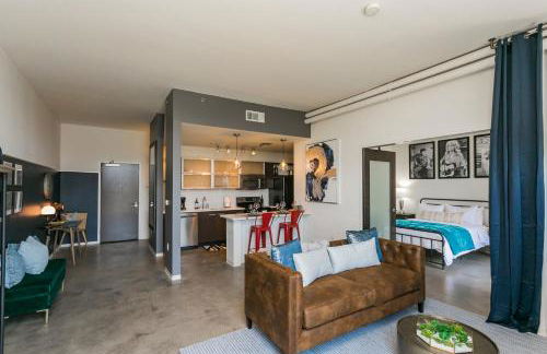 Mid Century Modern Downtown Condo | 30+ Night Min - Foto 72