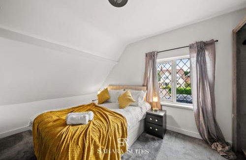 Spacious 6BR - City Hub & Parking - Sleeps 13 - Photo 5