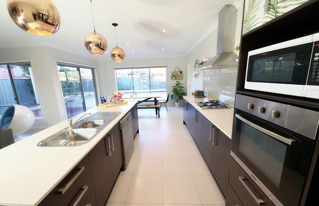 Designer Decor Home 8Bed WilliamsLanding - Photo 21