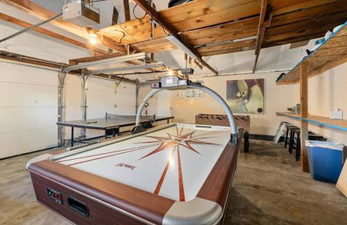 Spacious Family Home with Garage Game Room and Office! - Photo 10