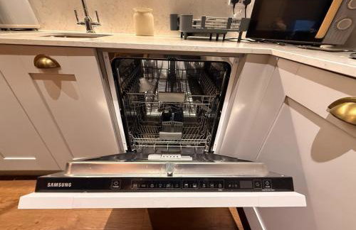 Luxury Private Room with Living Area Wembley Stadium View - Photo 28