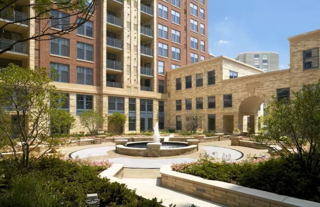 Pentagon Luxe Apartments - Photo 7