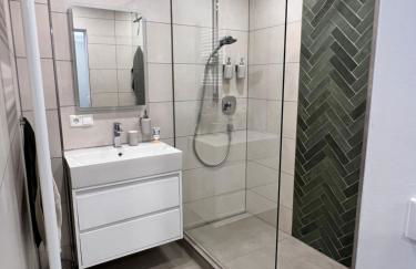 Moderne 2-Zimmer-Wohnung - Küche - Balkon - Wifi - Foto 13