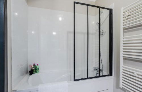 2 bright bedrooms, terrace & parking, near Geneva - Foto 12