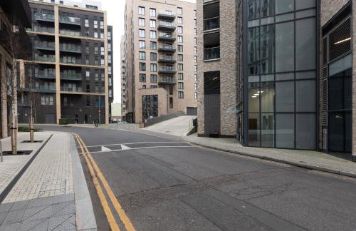 Modern New 2BR wViews & Balcony in Wandsworth - Foto 10