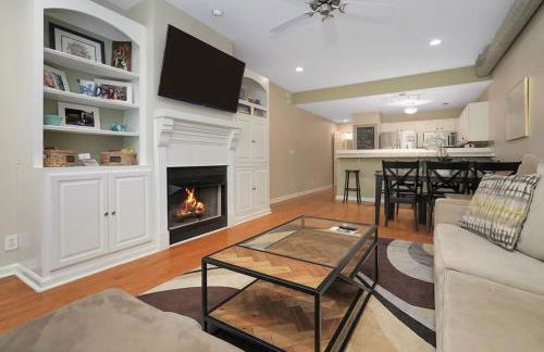 Large Townhouse, Walk to All! King Beds-Highlands - Foto 15