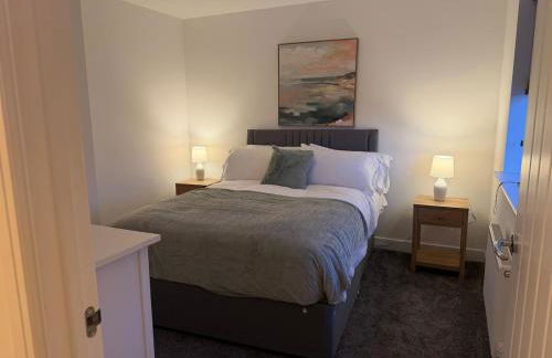 Contractor 4 bed Stay Rhoose 5 mins from Cardiff Airport and Barry - Foto 1