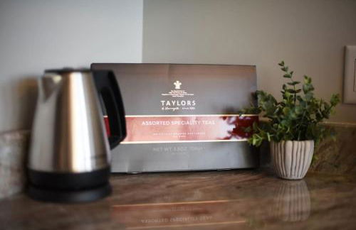 HostWise Stays - The Washington at Chatham - Free Parking, Great Views, Across from PPG Arena - Foto 22