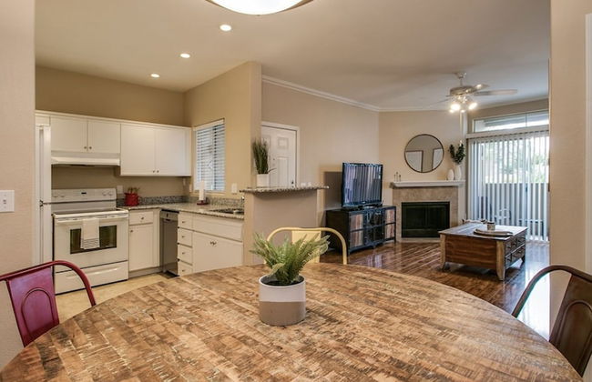 Cozy 1-bdrm Scottsdale Condo Next to Pool - Photo 4