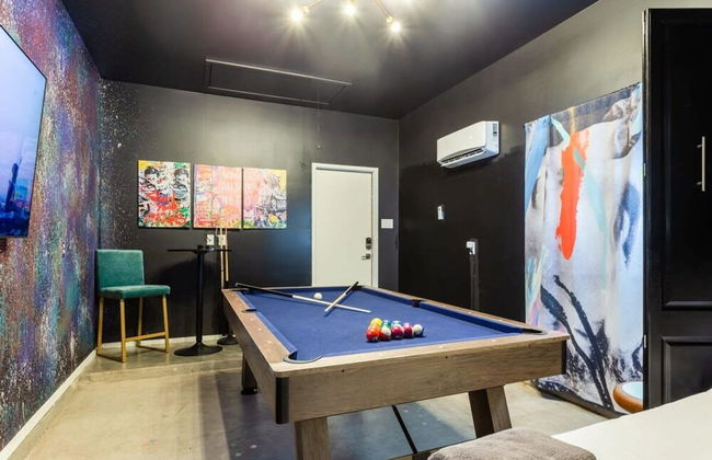 Massive Compound 20 Beds Rainey St 6 min Walk - Photo 31