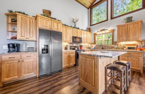 A Mornings Mist - Scouts Overlook - Romantic Retreat, Hot Tub, Cozy Fireplace, Mountain Views at Scouts Overlook - - Foto 13